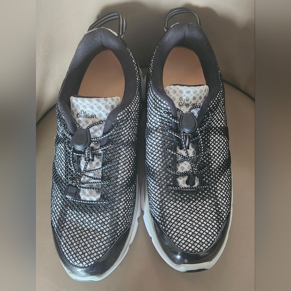 DR. COMFORT MEN'S SIZE 10W SHOE.  $33 - Picture 11 of 15